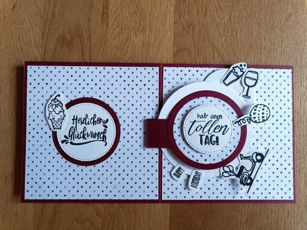 Eine gefaltete Grußkarte mit verschiedenen Illustrationen und handschriftlichem Text.